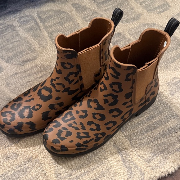 Hunter Chelsea rain boot - Picture 1 of 3